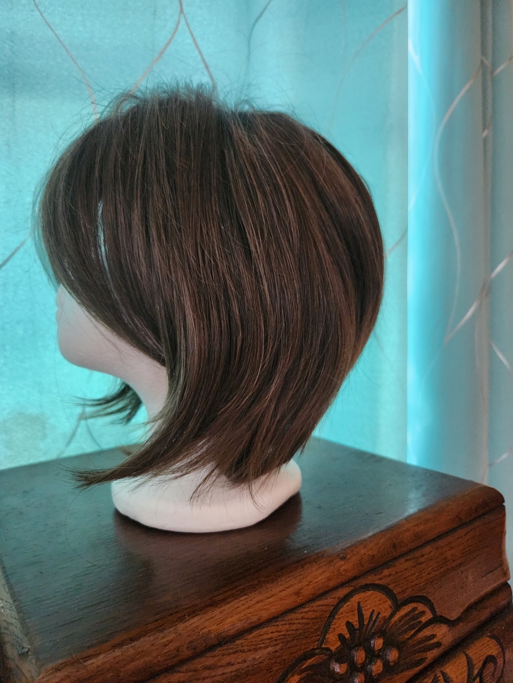 Short Layered Brown Women's Synthetic Wig - Soft Natural Shine - Picture 3 of 8